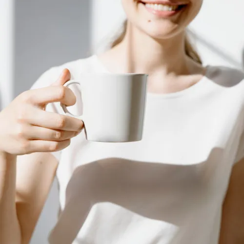 Ernährung und Atemfrische: Wie Fasten, Low-Carb und Kaffeegenuss den Atem beeinflussen