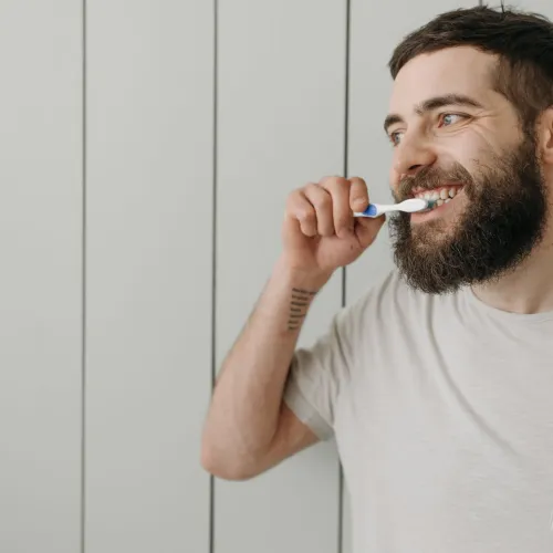 Lohnen sich spezielle Produkte gegen Halitosis? Evidenz, Nutzen und Preis-Leistung im Überblick